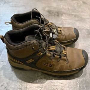 KEEN Targhee Mid Waterproof Youth Hiking Boots